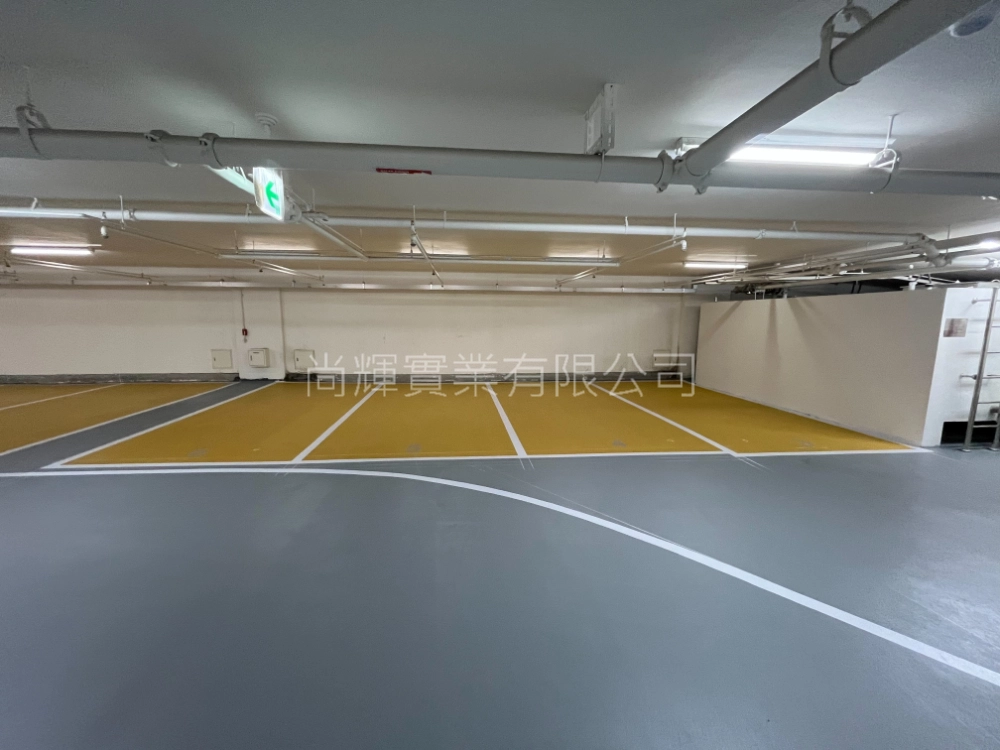 商辦大樓停車場