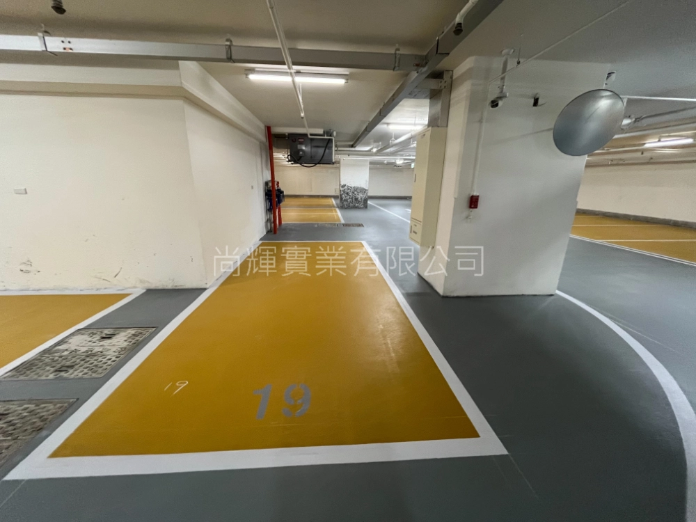 商辦大樓停車場