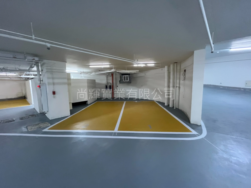 商辦大樓停車場