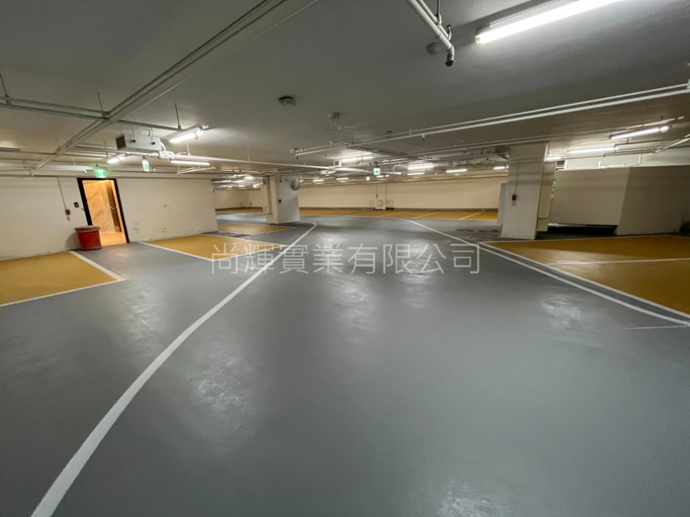 商辦大樓停車場