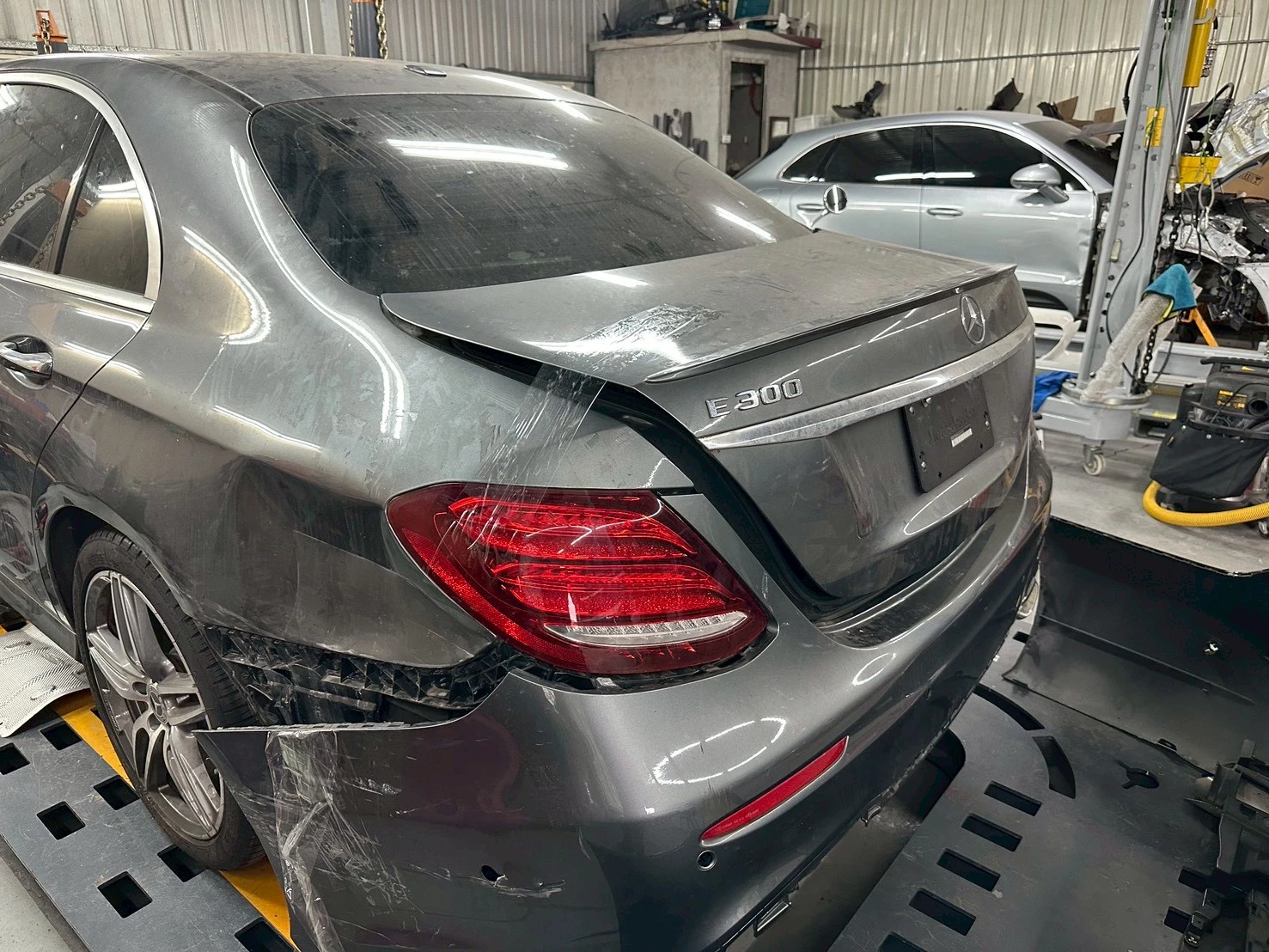 汽車鈑金烤漆