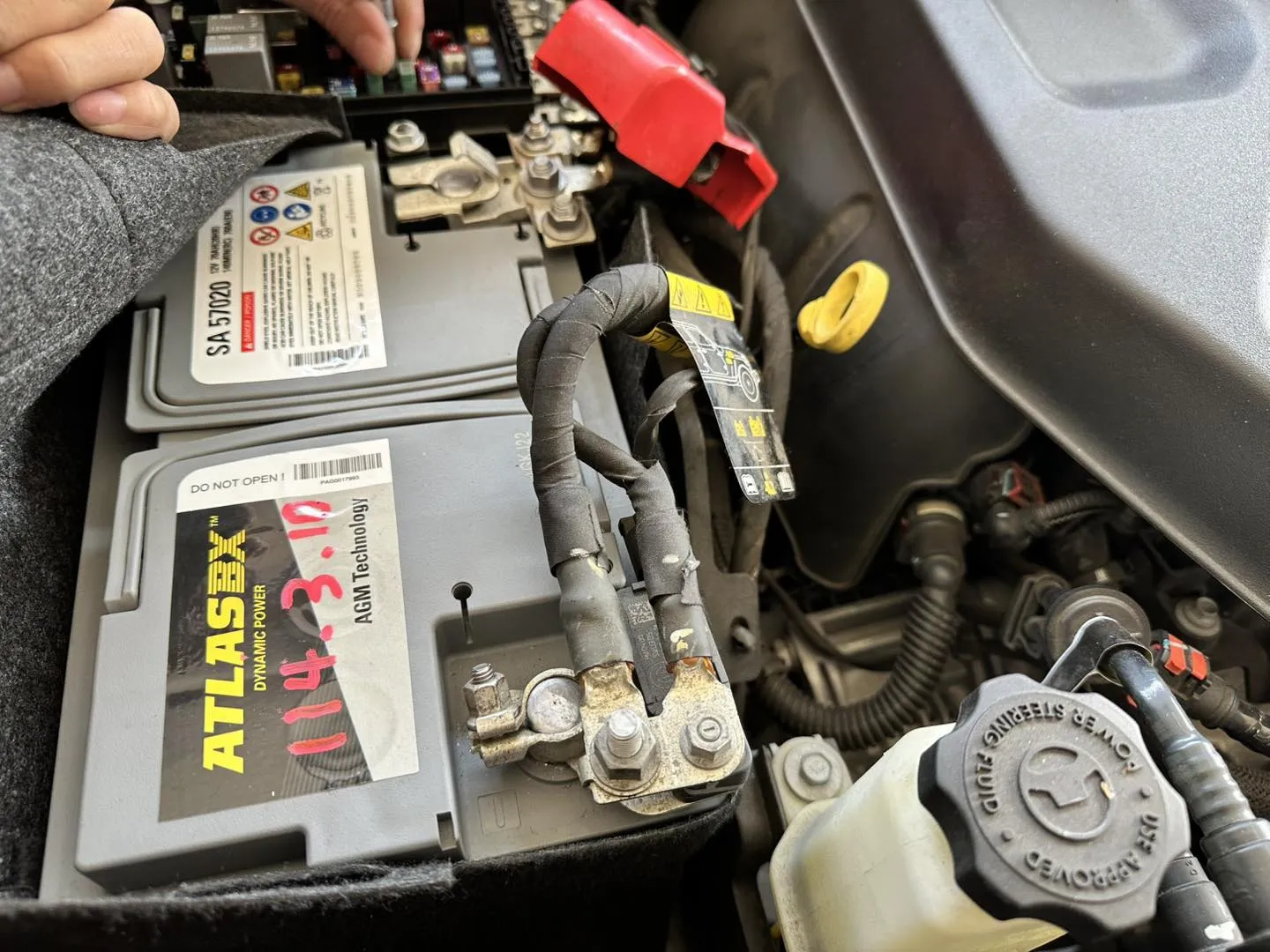 汽車電瓶為什麼會沒電？感謝西餐廳老闆支持