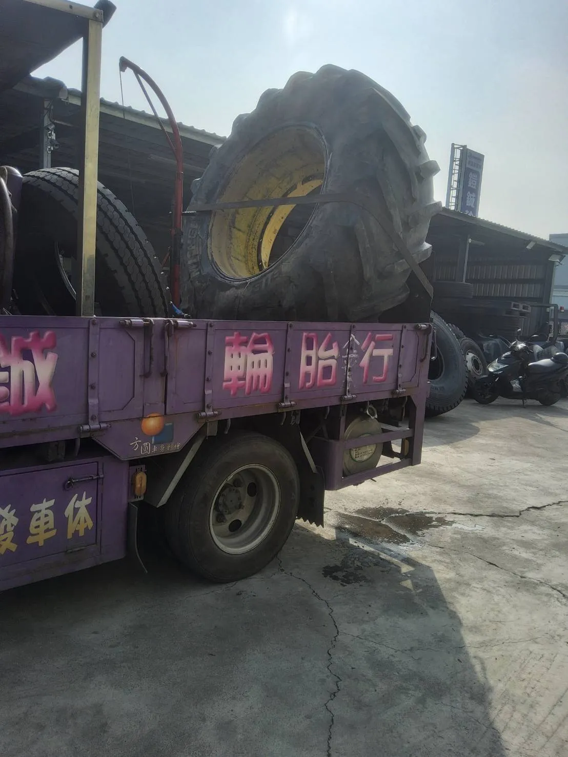 拆胎機介紹（大型農用或工程車專用）