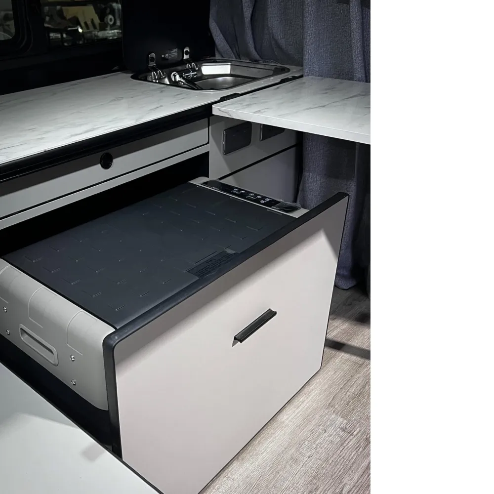 Toyota Hiace施工項目-露營車車廂改裝/露營車車廂改裝推薦