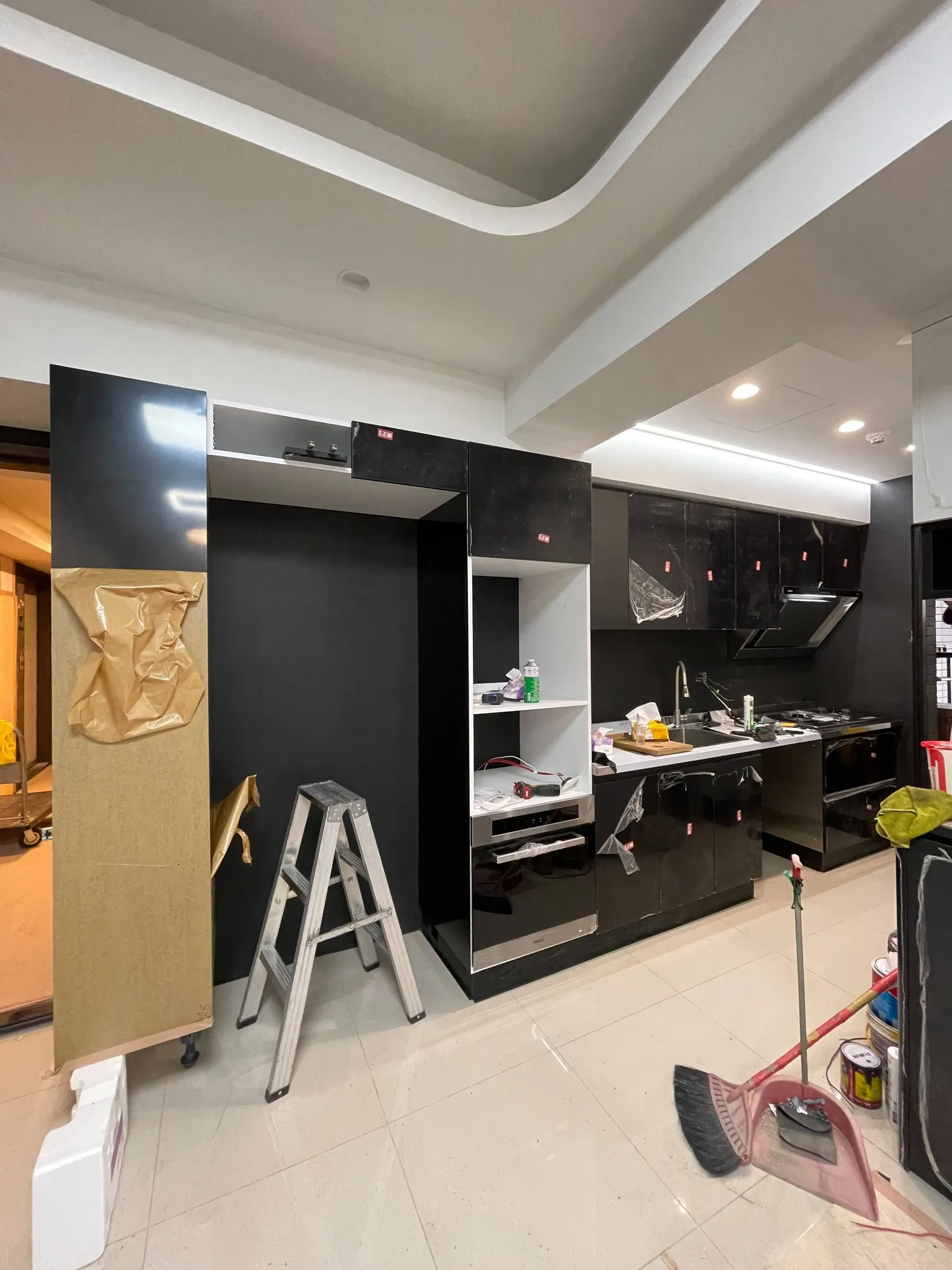 255公分+60公分電器櫃+90公分冰箱櫃+40公分鞋櫃｜廚具行｜高雄廚具行