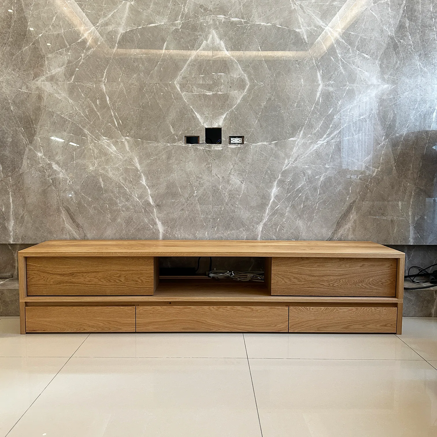 客製電視櫃案例｜200cm貼合裝潢設計＋實木結構解析 台中西區