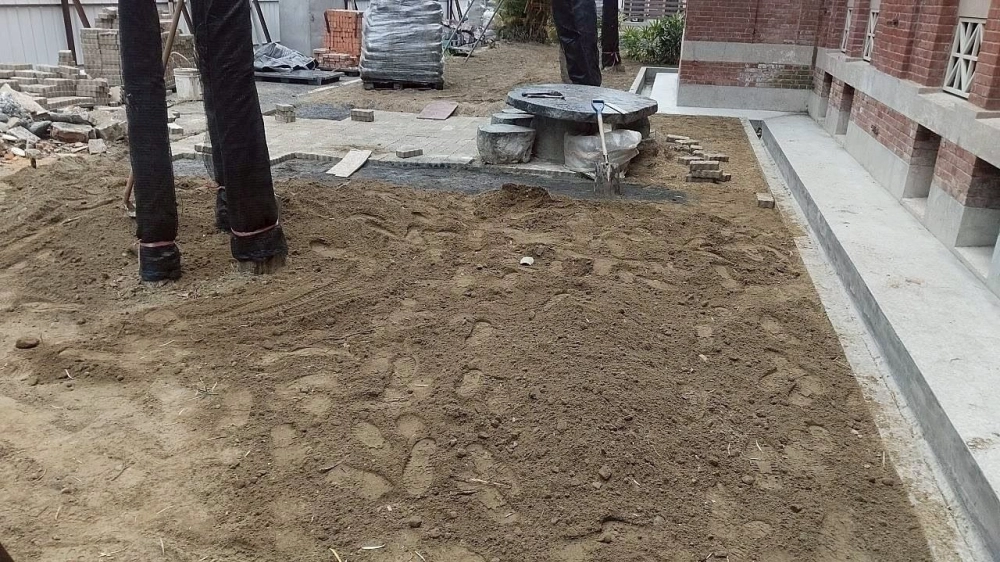 建興國中鋪草皮