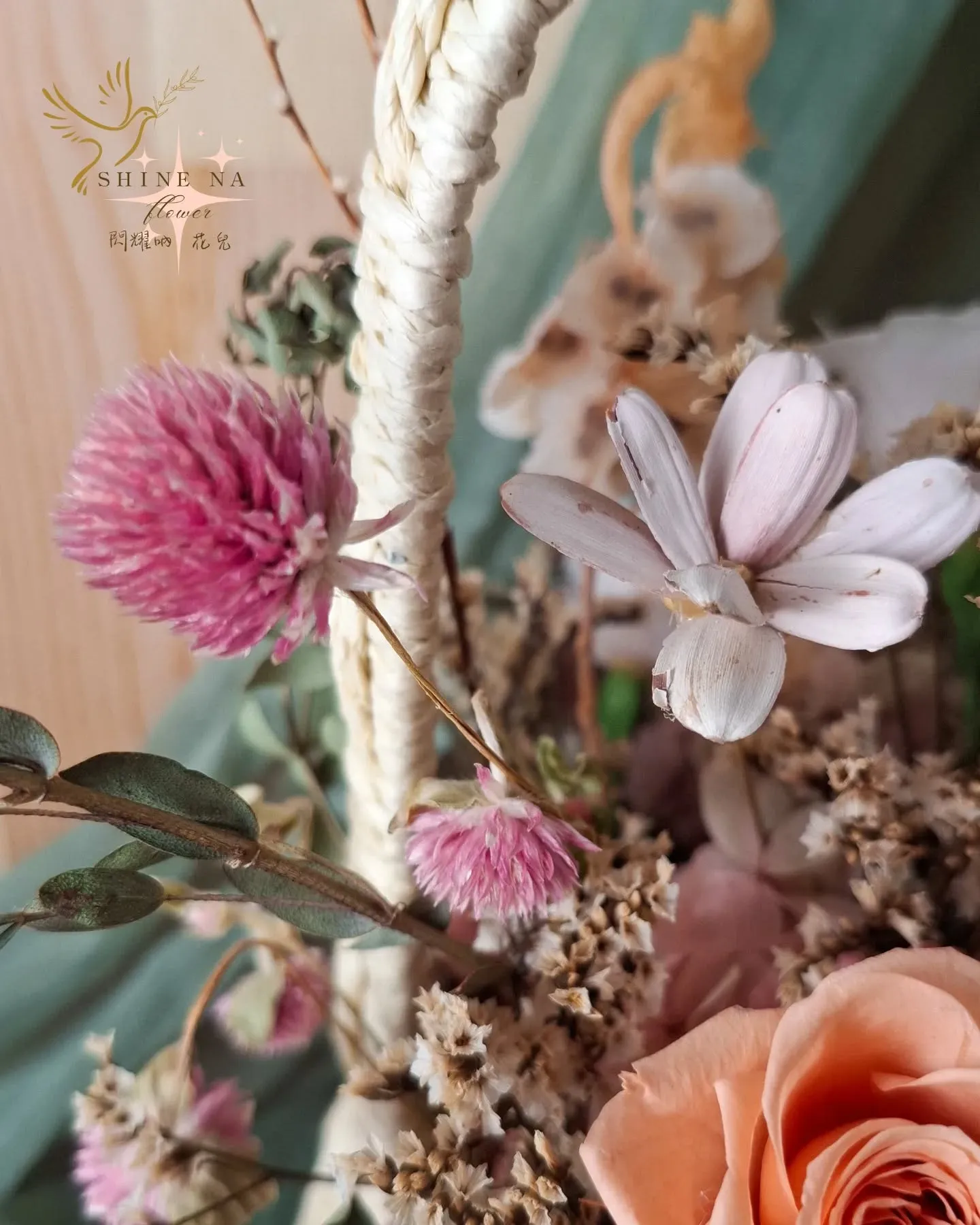 自然柔和粉花籃（客製花禮）