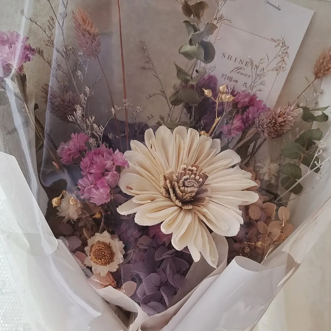 紫色調波斯菊索拉花束