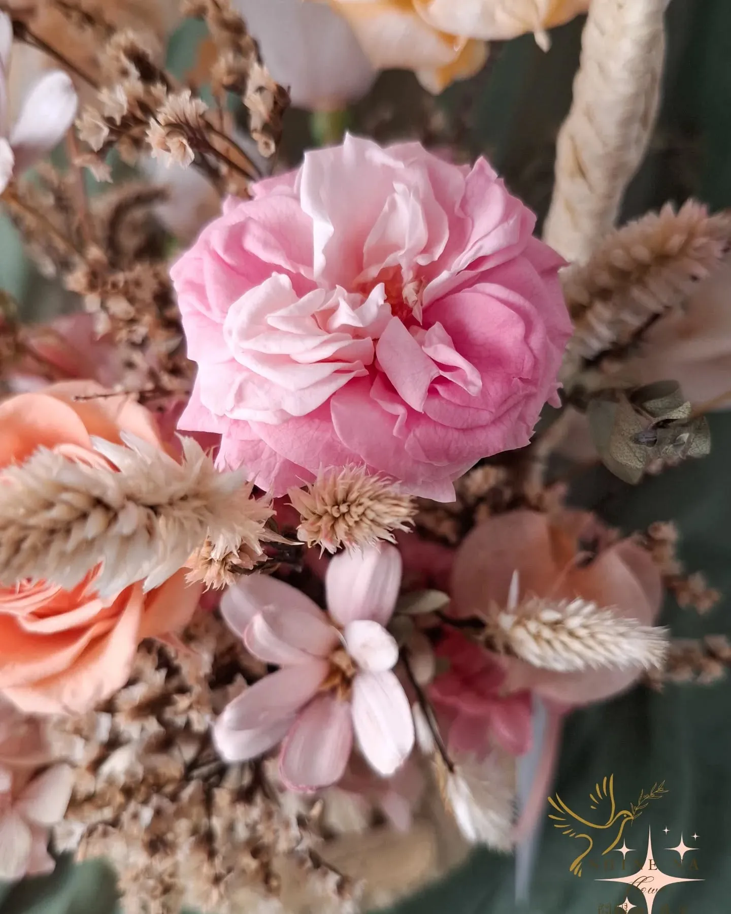 自然柔和粉花籃（客製花禮）
