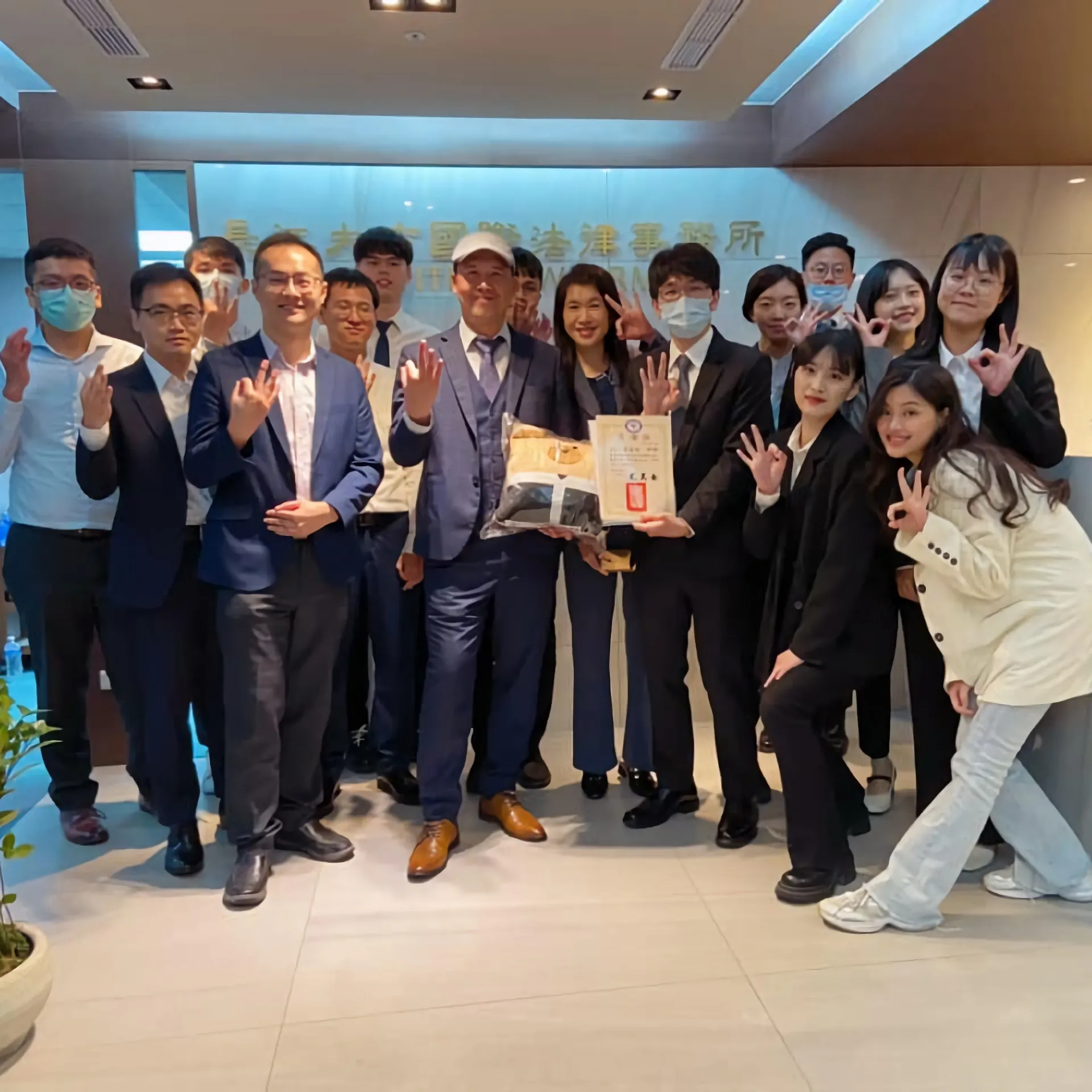 2023年4月10日，擔任「律師實習與職涯經驗分享座談」神秘嘉賓（主講人：黃盈舜律師）  律師事務所 / 律師推薦 / 台北律師事務所 / 台北律師推薦