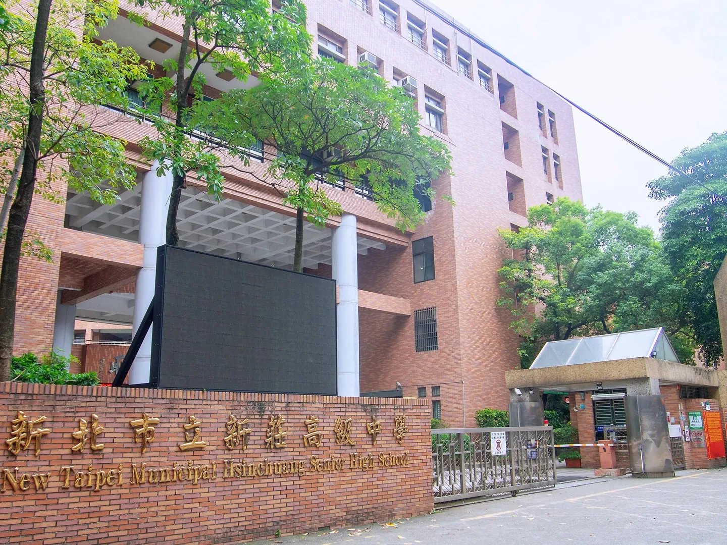 2025年11月21日，代表民間司改基金會擔任新莊高中擔任「國民法官制模擬法庭」講師   律師推薦 / 新莊區律師推薦 / 台北律師推薦 /社區訴訟律師推薦