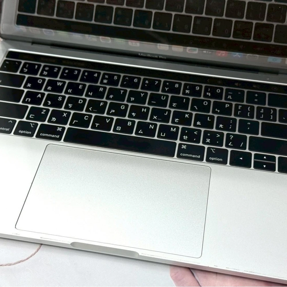 MacBook Pro 13 寸 2018 年  (8+256G)  極新！！！電池100% 循環3