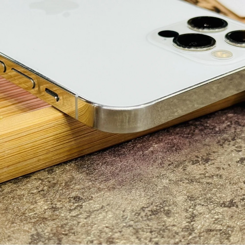 iPhone 12 Pro 128G 白 電池85% 更換原廠螢幕 鏡頭有裂痕 不影響拍照 無盒裝有