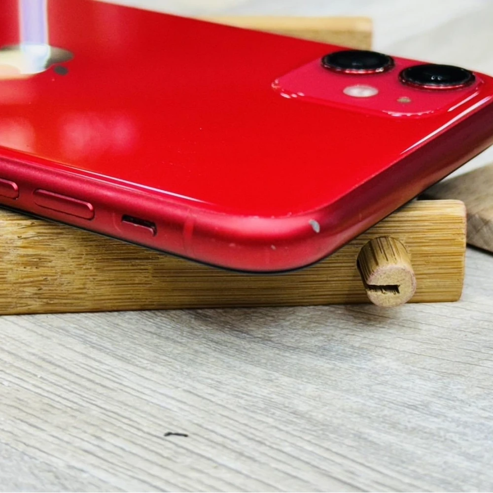 iPhone 11 64G 紅 電池98% 鏡頭有傷 不影響使用 機身有傷 無盒裝有配件 