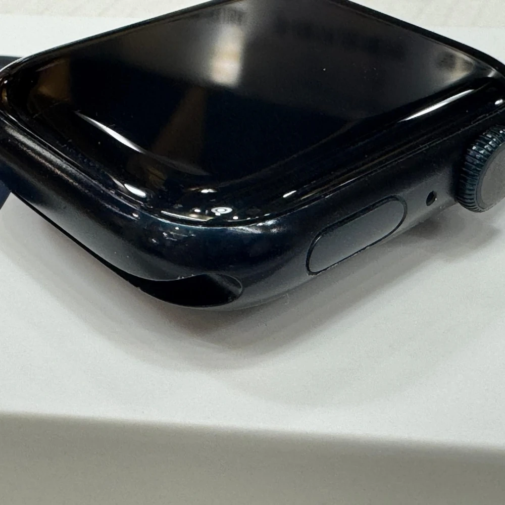 Apple Watch 8  GPS (鋁金屬) 45Mm 黑 電池86 有盒裝有配件