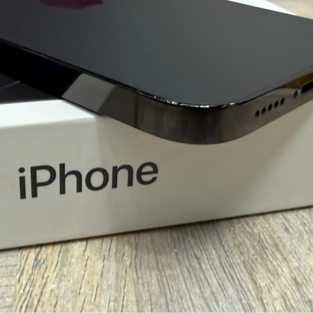 iPhone 14 Pro 256g 黑 電池80% 已貼imos鏡頭貼 有盒裝有配件