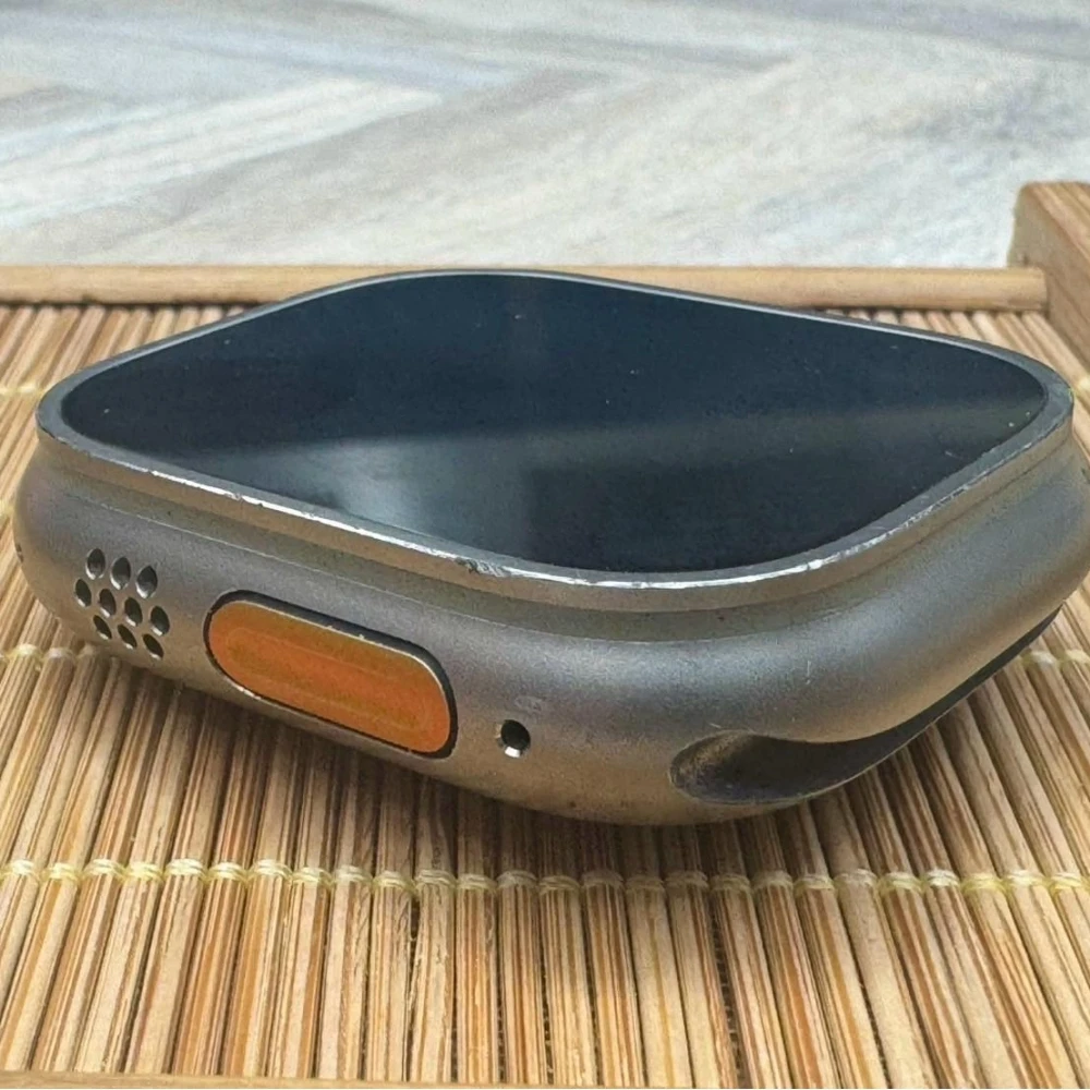 Apple Watch Ultra 1 49mm LTE版 電池93% 原色 充電處有裂開 無盒裝有