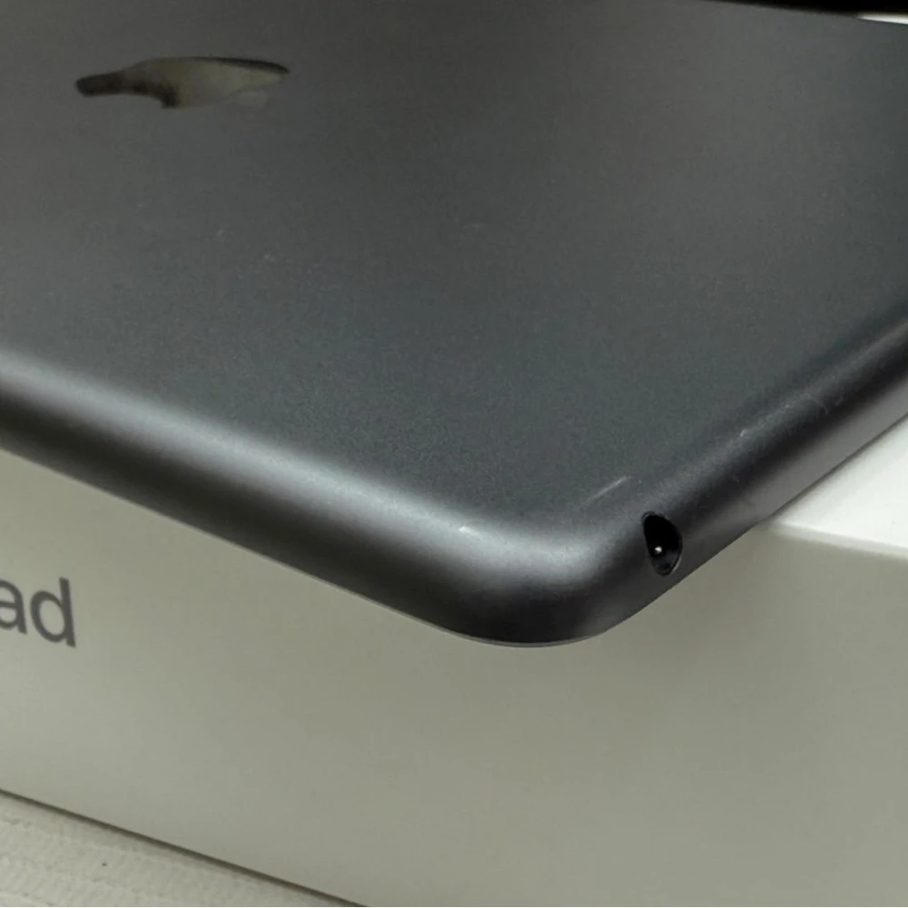 iPad 9 64G 電池98% 循環34次 + VAP 軍規防摔藍牙鍵盤+ Pencil Ax 觸