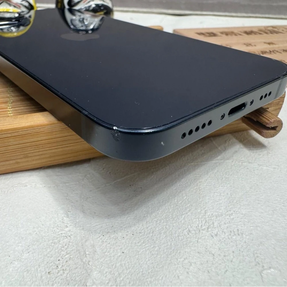 iPhone 13 128g 黑 電池82% 螢幕有刮傷 有盒裝有配件