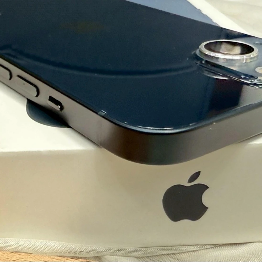 iPhone 13 128g 黑 電池79% 換過副廠螢幕 有盒裝有配件