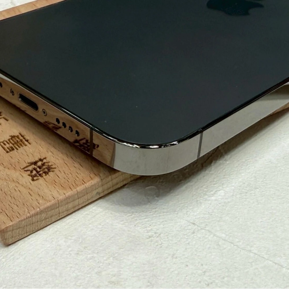 iPhone 13 PRO MAX 256g  黑 電池88% 換過副廠螢幕 已貼imos鏡頭貼 無