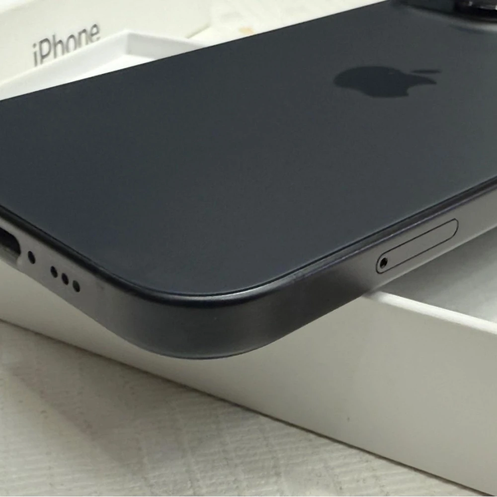 iPhone 15 128g 黑 換過認證電池100% 有盒裝有配件