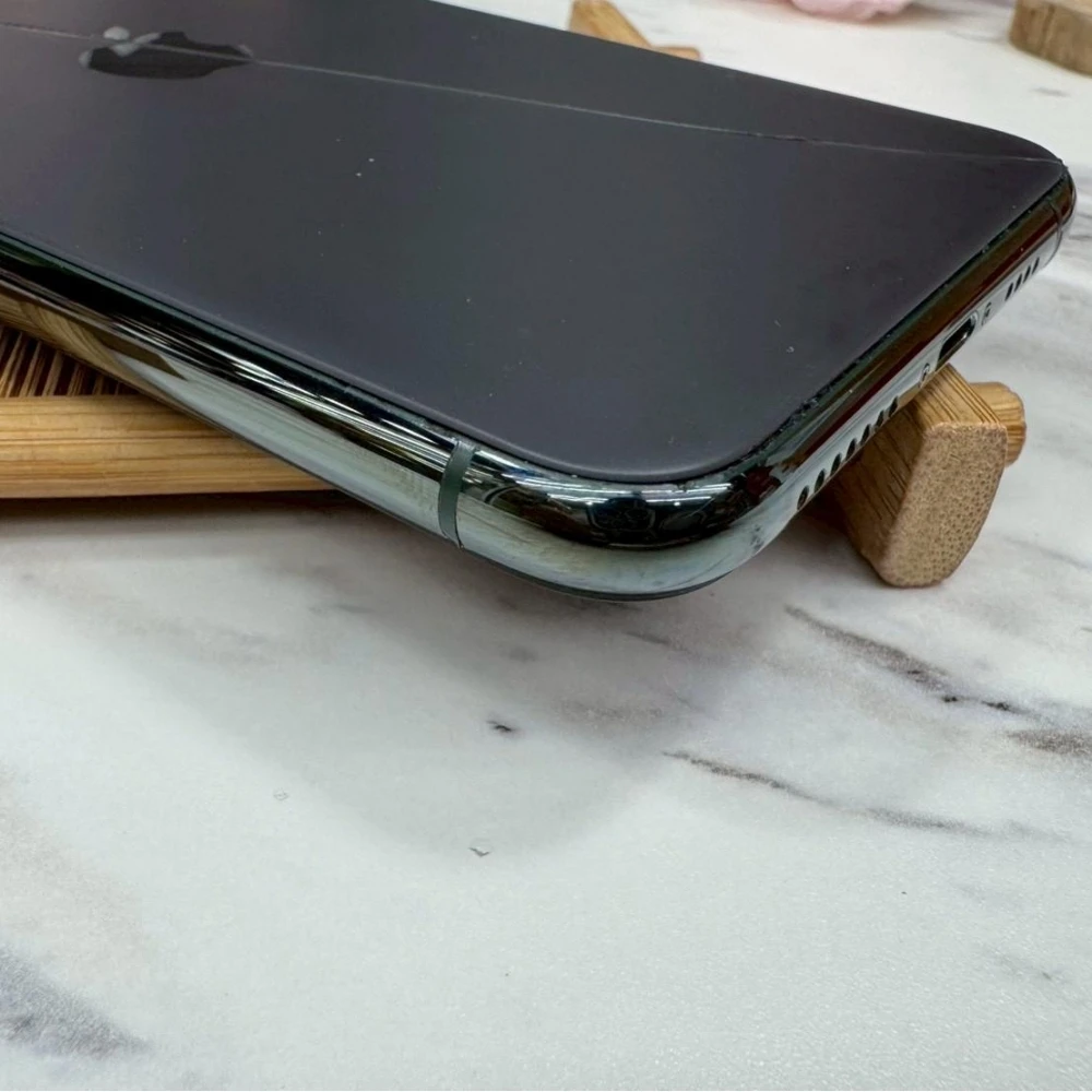 iPhone 11 Pro Max 256g 黑 副廠電池97%換過副廠螢幕 背板裂 無盒裝有配件
