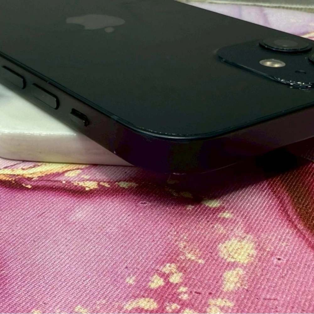iPhone 12 256g 黑 電池100% 換過原廠螢幕 無盒裝有配件 