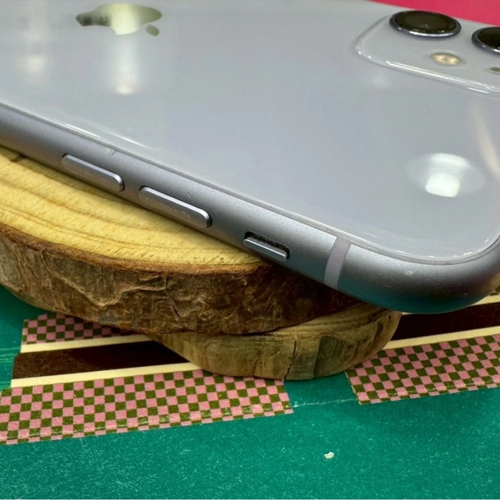iPhone 11 64g紫 電池76% （有使用痕跡） 無盒裝有配件 