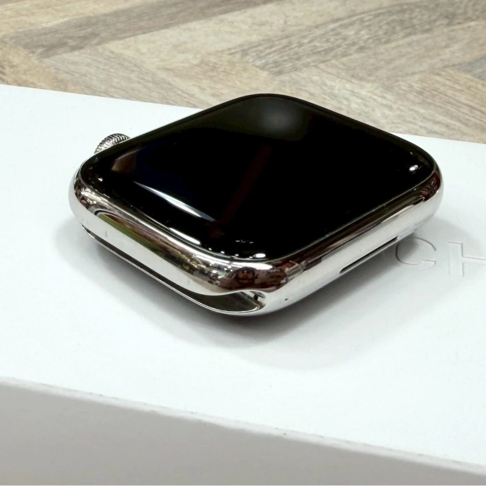 Apple Watch 9 45mm 不鏽鋼 LTE版 銀色 電池94% 有盒裝有配件