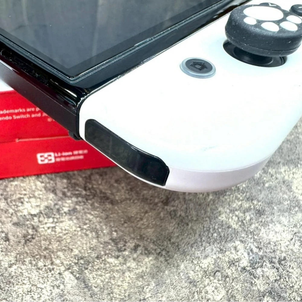 Switch OLED版 主機 附遊戲片x1 + 主機擴充手把座+主機包(多贈一個手把獨立充電座+