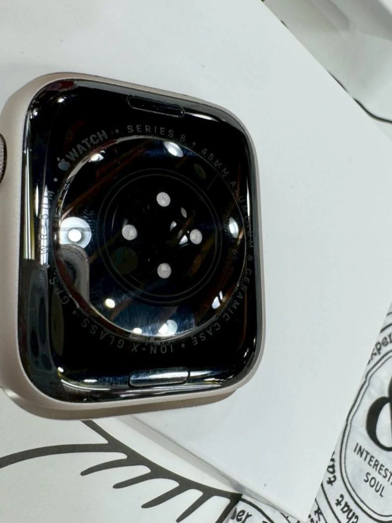 Apple Watch 8 45mm LTE版 星光 電池81% (附原廠錶帶)有盒裝有配件