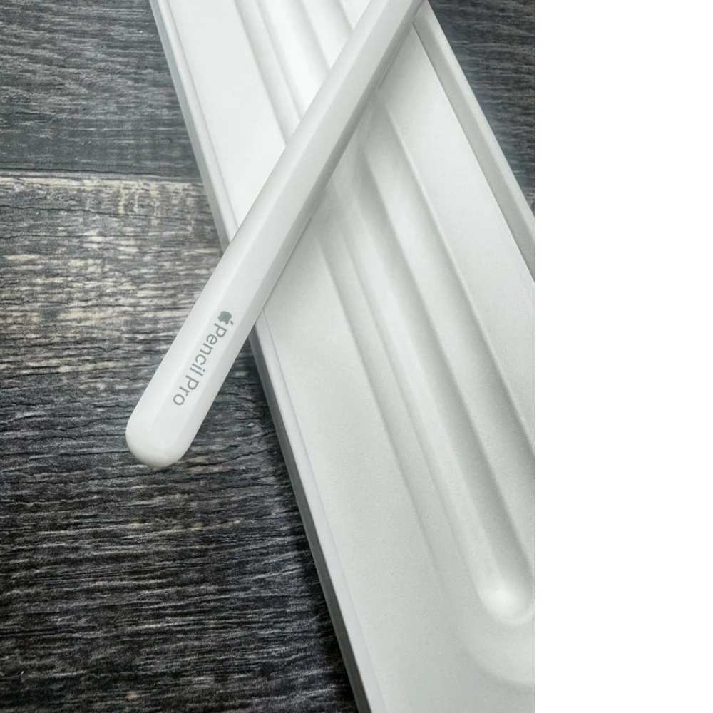 Apple Pencil pro  全新僅拆封 保固到2026/11/11 有盒裝有配件