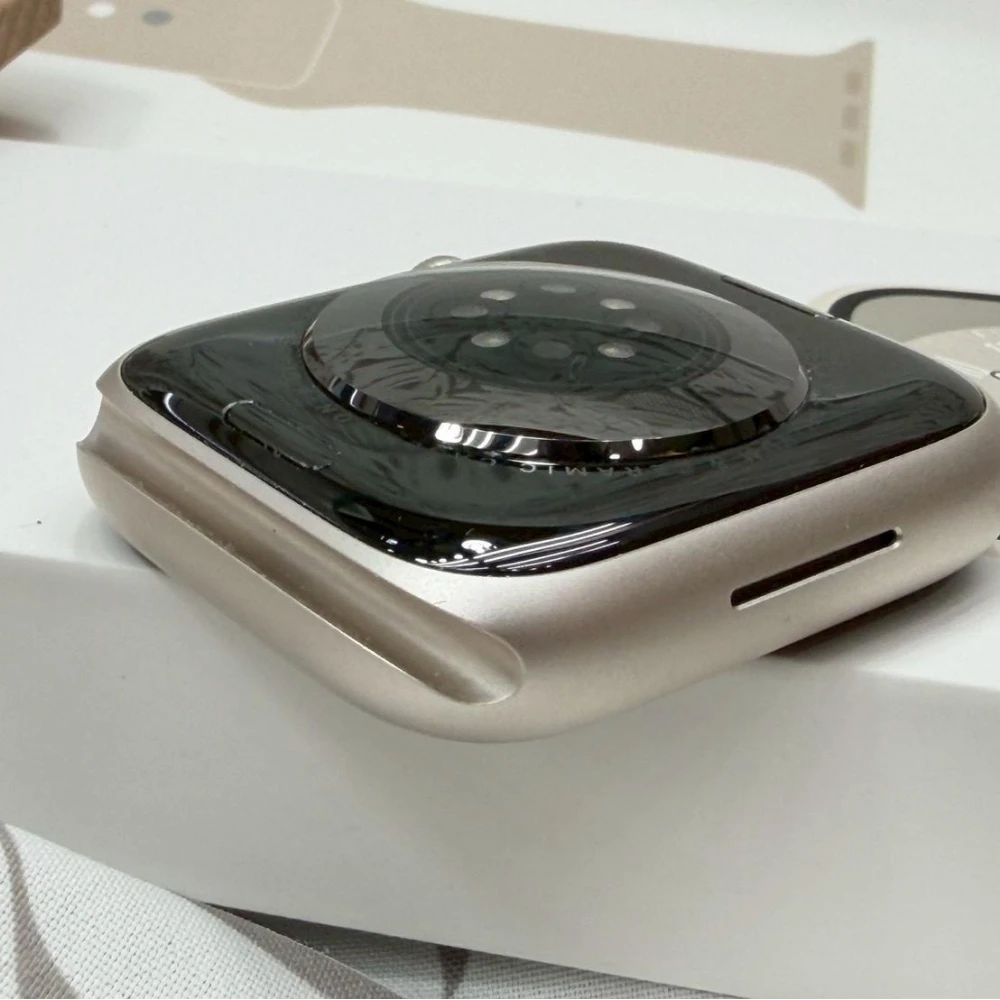 Apple Watch 8 45mm GPS 版 星光 電池77% 有盒裝有配件