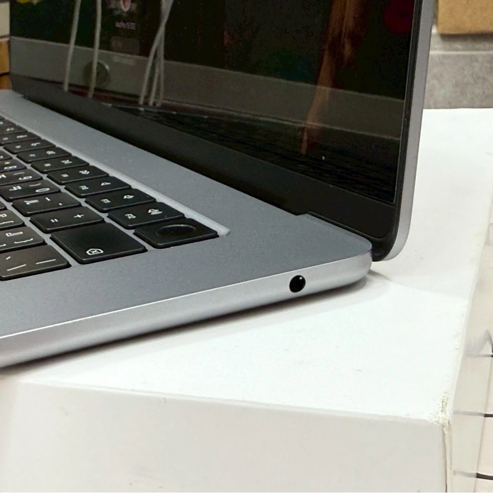 2024 MacBook Air 15吋 M3晶片  16GB/512 GB SSD   循環次數：