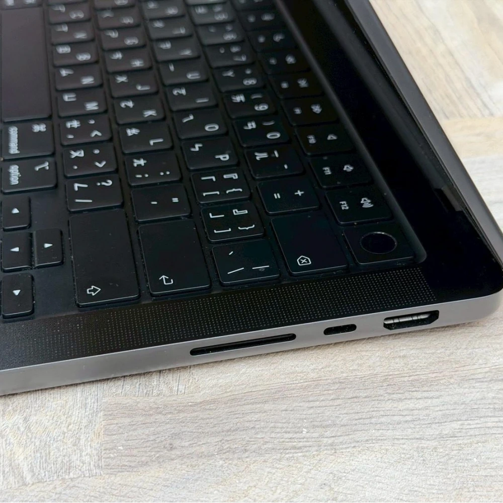  2023 年 MacBook Pro M3 14寸  ( 18G+1TB )  極新！！！電池10