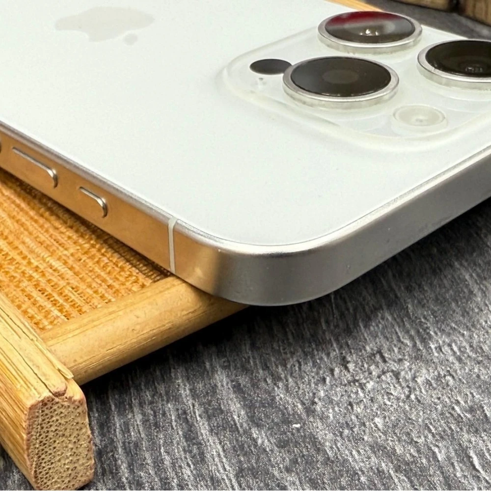 iPhone 15 pro 128g 白 電池89% 無盒裝有配件