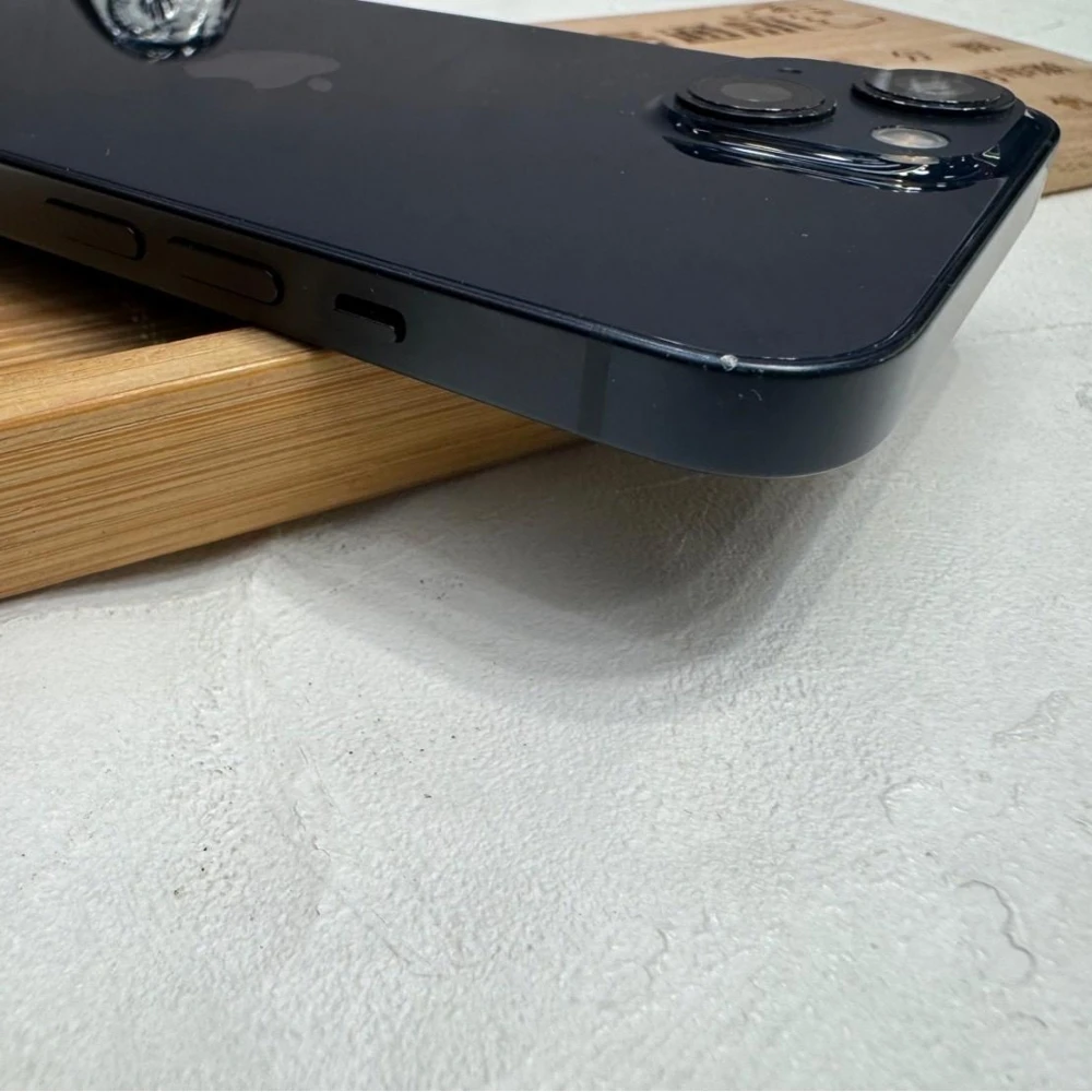 iPhone 13 128g 黑 電池82% 螢幕有刮傷 有盒裝有配件