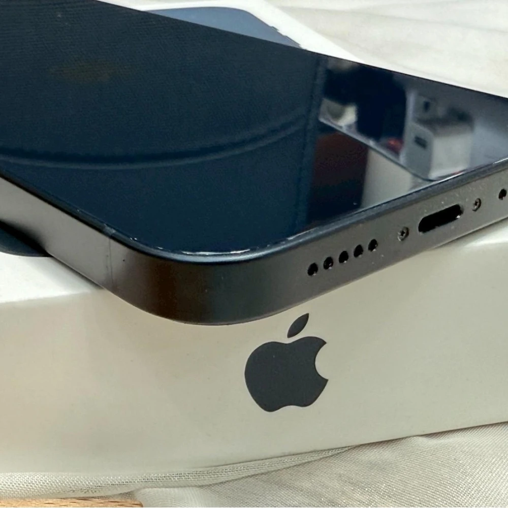 iPhone 13 128g 黑 電池79% 換過副廠螢幕 有盒裝有配件