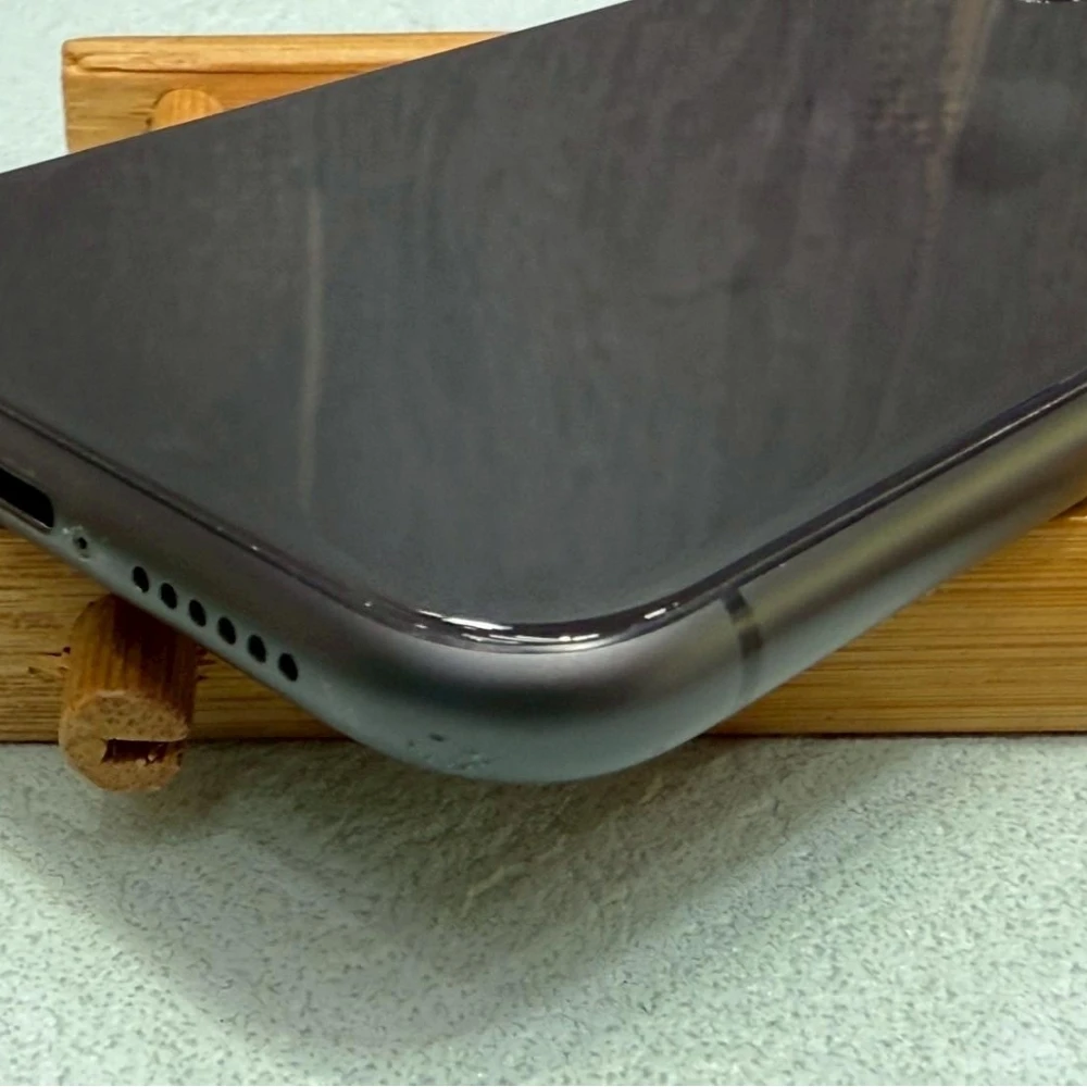 iPhone 11 64g 黑 電池72% 背板破 稀有版本15.6 無盒裝有配件
