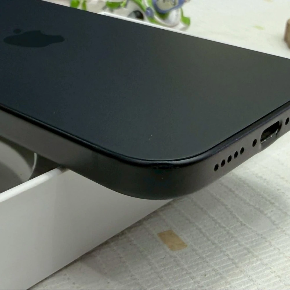 iPhone 15 128g 黑 換過認證電池100% 有盒裝有配件