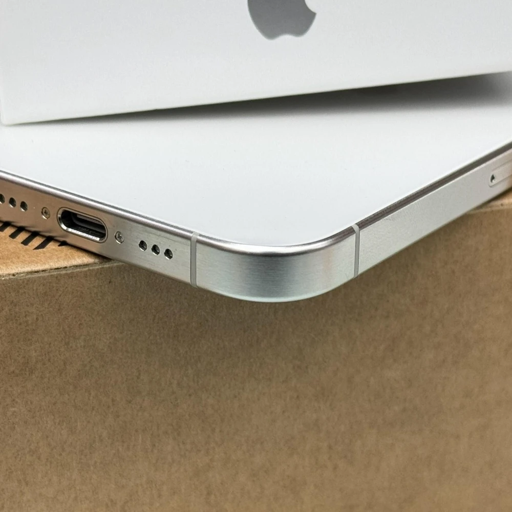 iPhone 15 pro 128g 白 電池87% 無盒裝有配件