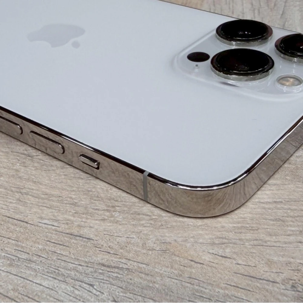 iPhone 13 PRO MAX 256g 白 副廠電池100% 螢幕有一點漏液 無盒裝有配件