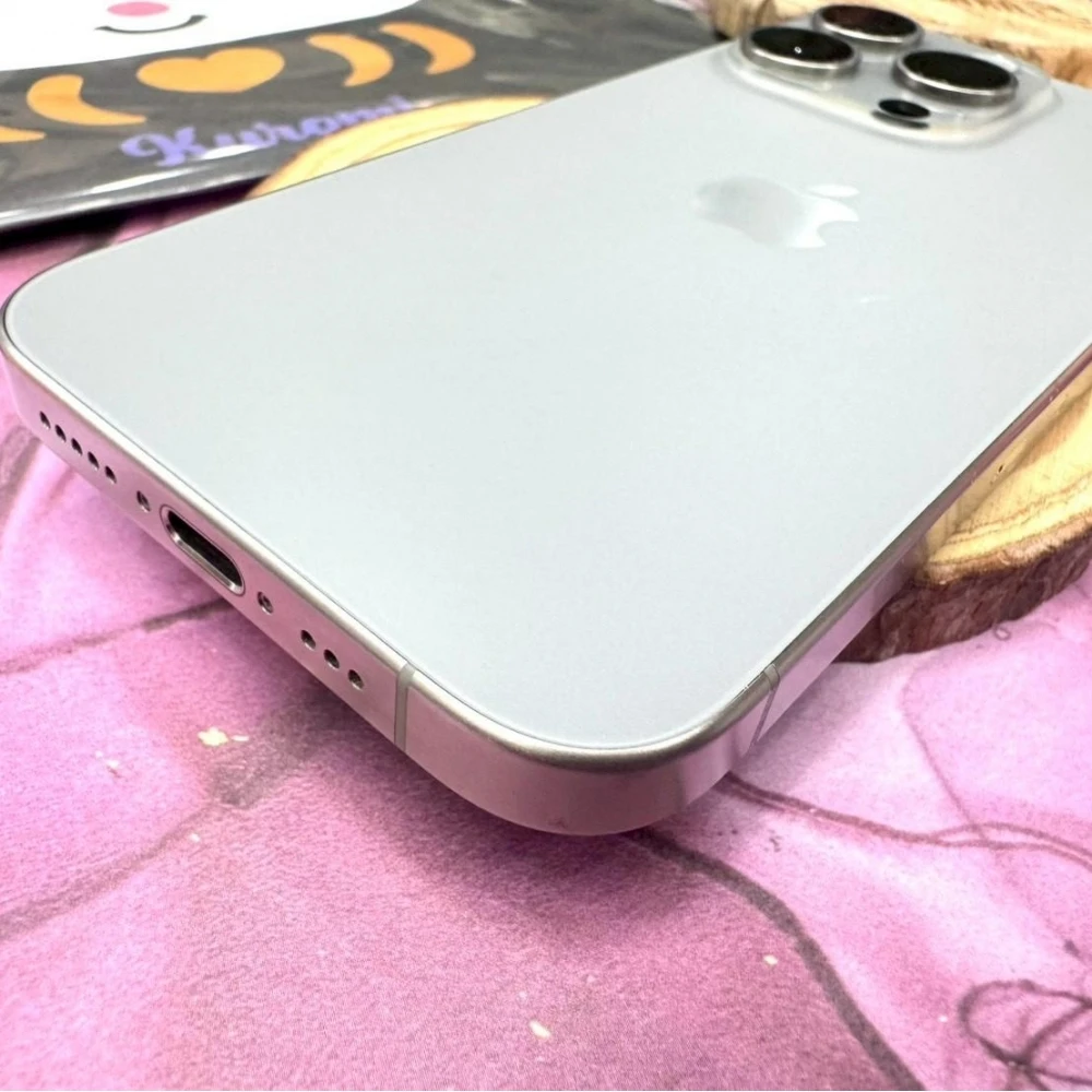 iPhone 15 Pro 128g 鈦電池81% (螢幕有刮傷、邊角小敲傷)無盒裝有配件