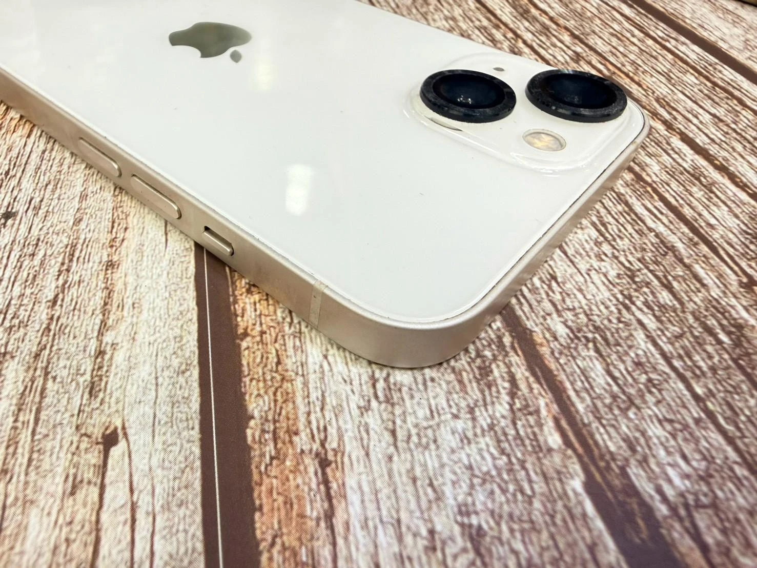 ?iPhone 13 128g 白 電池67% 無盒裝有配件
