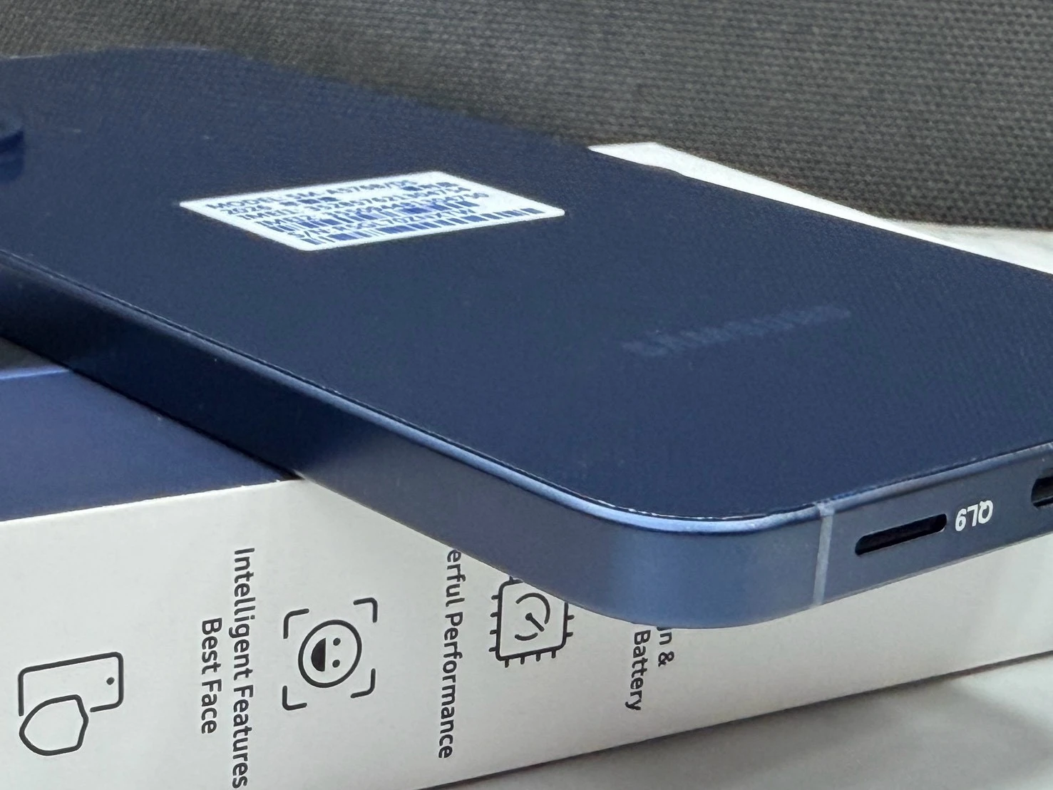 ?SAMSUNG Galaxy A57 (12+256G) 深藍 螢幕有小漏液 不影響觸控 有盒裝有配件 