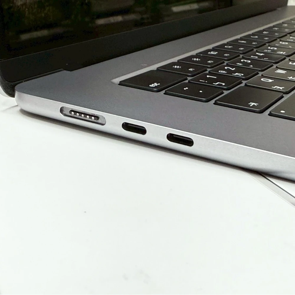 2024 MacBook Air 15吋 M3晶片  16GB/512 GB SSD   循環次數：
