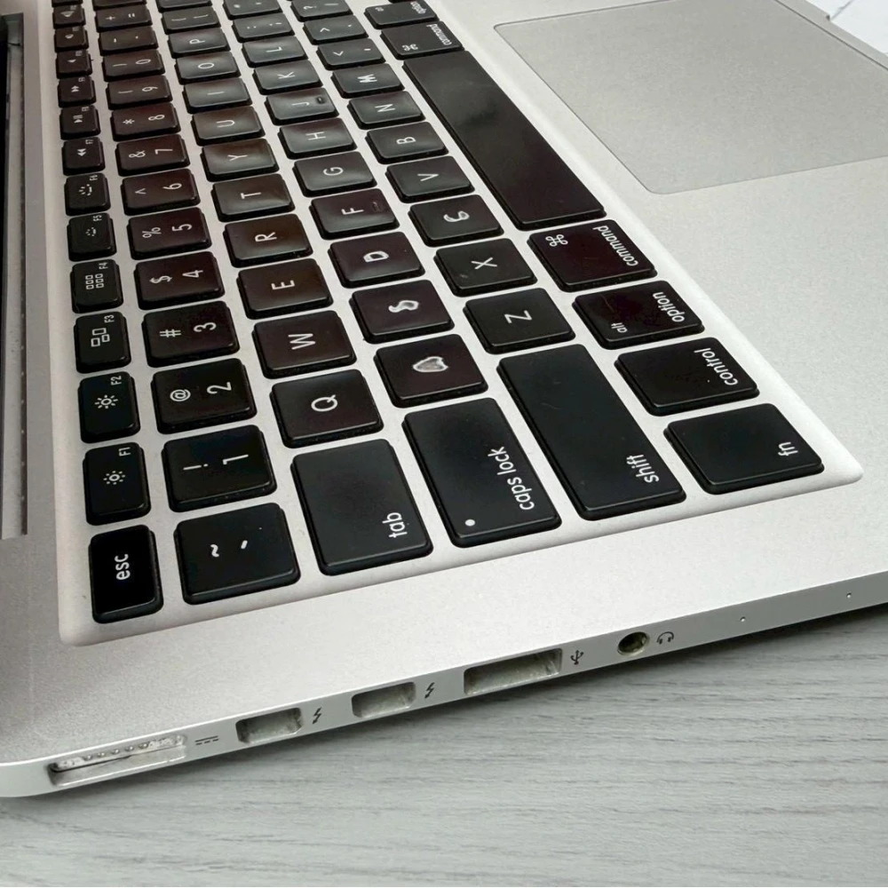 2015年 MacBook Pro 13寸  (8+256G) 電池100% 循環138 無盒裝