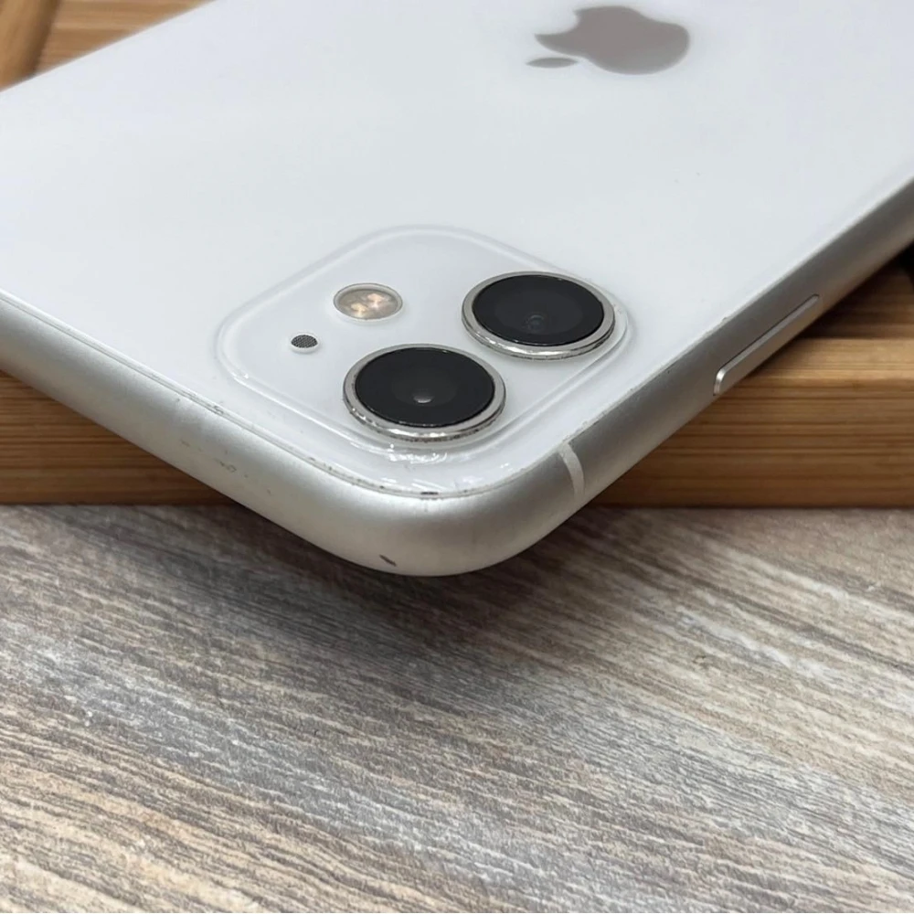 iPhone 11 64g 白 電池73% 螢幕有裂 無盒裝有配件